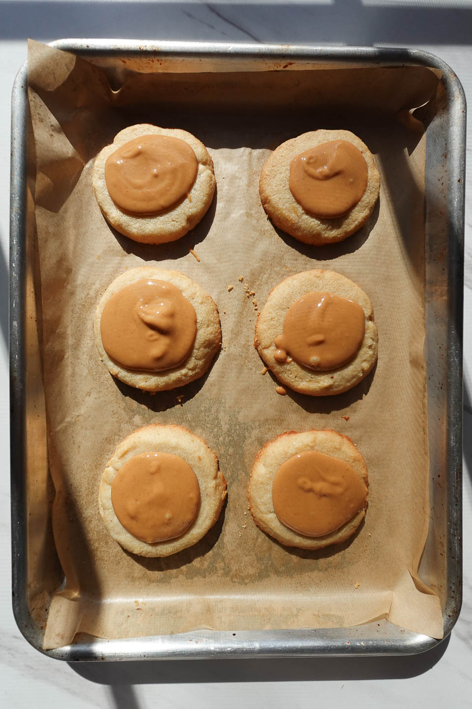 peanut butter layer setting on Tagalong cookies