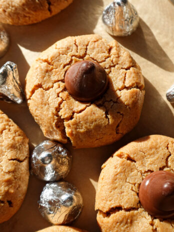 vegan and gluten free peanut butter blossom cookies