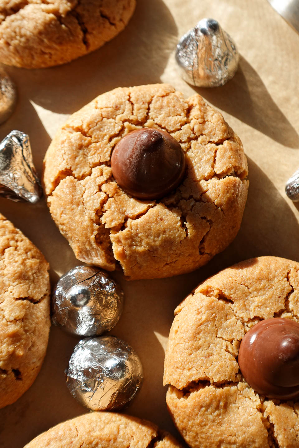 vegan and gluten free peanut butter blossom cookies