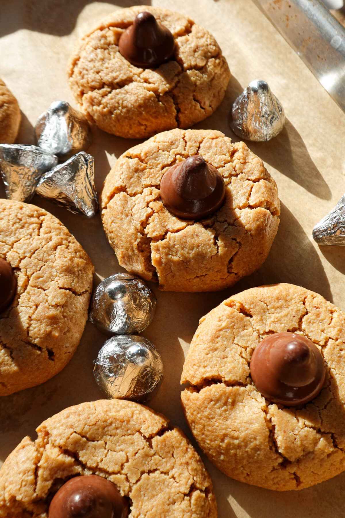 vegan and gluten free peanut butter blossom cookies