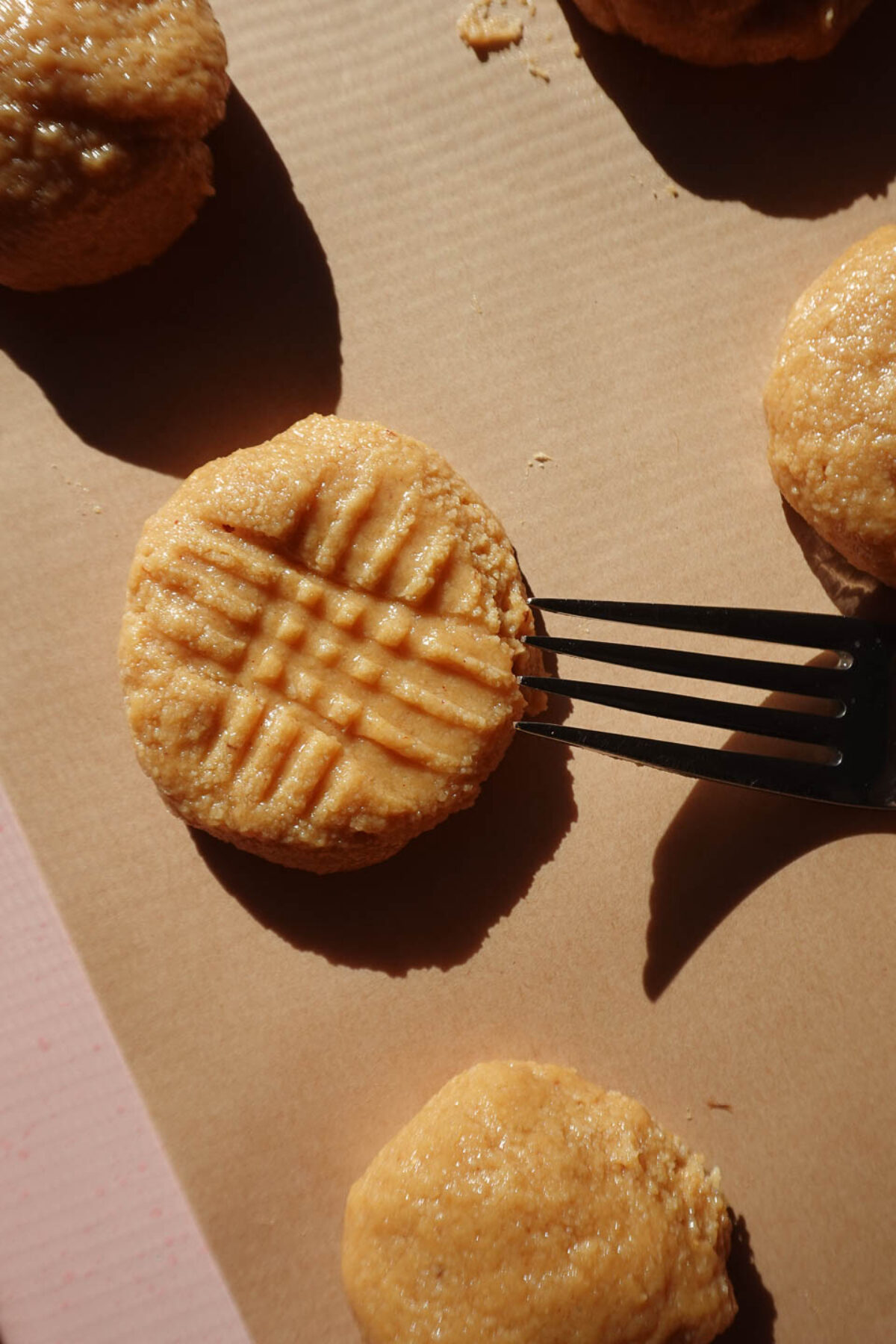 creating hatch pattern on peanut butter cookie before baking