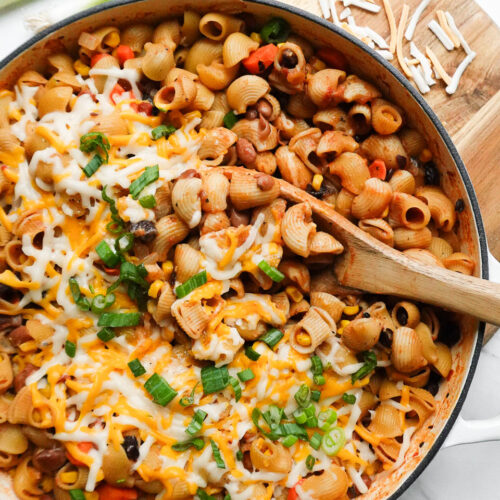 Vegan Chili Mac and Cheese (One-Pot) - Boo Boo's Bakery