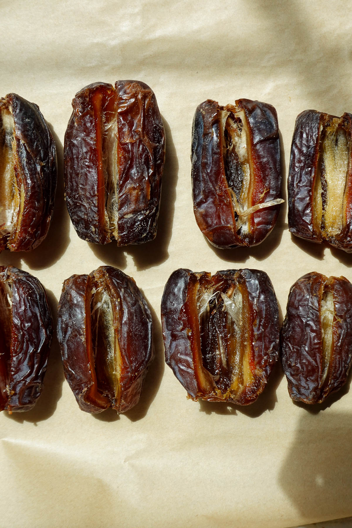 Removing pit from medjool dates.
